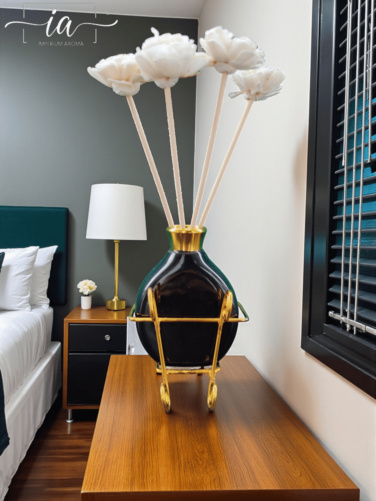 Imperium Aroma Sandalwood Reed Diffuser Set (Ceramic with Golden Brass Neck) - Image 3